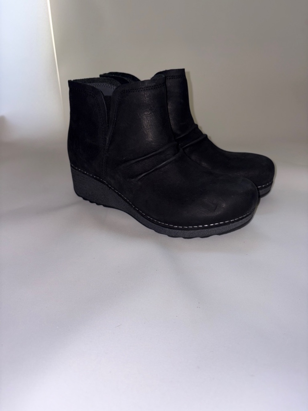 Dansko Women's Caley Milled Nubuck Booties Size 39